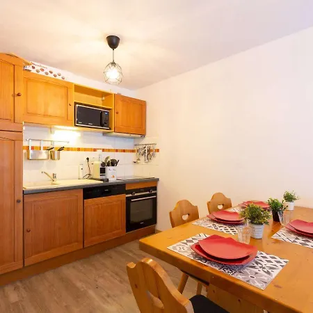 6 Personnes A Aure - Fr-1-296-447 Apartment