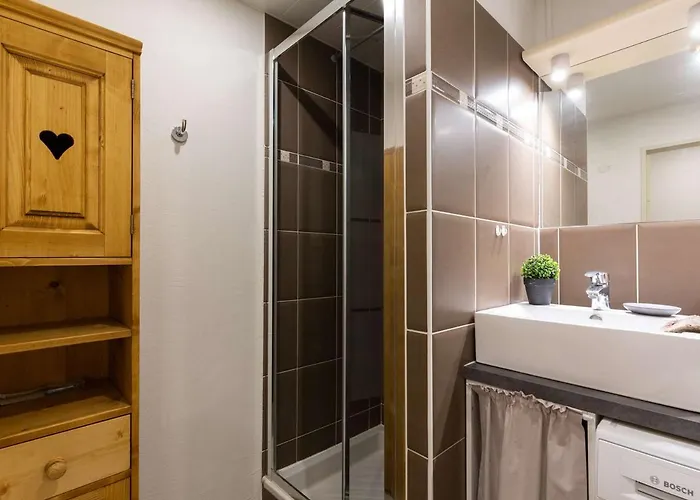 Cosy 6 Pers à Avec Piscine Couverte, Proche Pistes Et Thermes - Fr-1-296-447 *